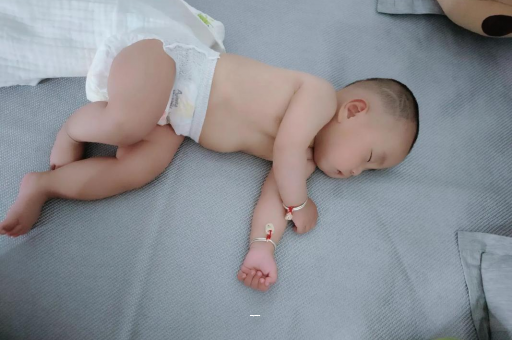 池州宝宝先长上牙还是下牙